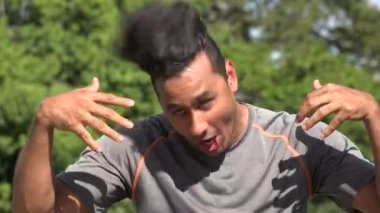 Atletik İspanyol yetişkin erkek şarkı