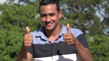 Mutlu yetişkin İspanyol adam yaşasın