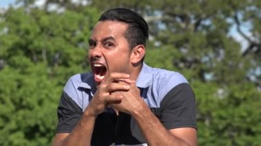 Şeytani korkunç yetişkin İspanyol adam