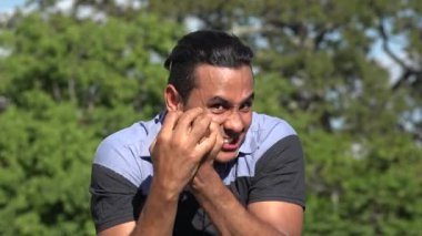 Kötü yetişkin İspanyol adam