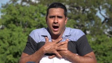 Crazy yetişkin İspanyol adam vurguladı