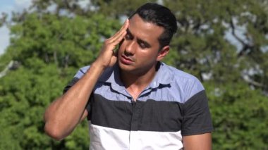 Yetişkin İspanyol adam masaj tapınaklar