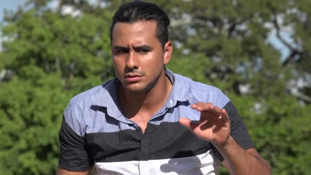 Trauriger Einsamer Erwachsener Hispanischer Mann — Stockvideo