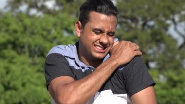 Yetişkin İspanyol adam germe