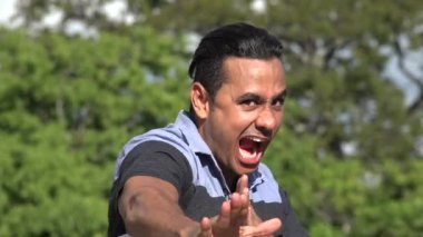 Yetişkin İspanyol adam ve Karate