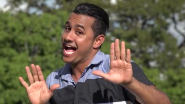 Bir İspanyol adam şarkı