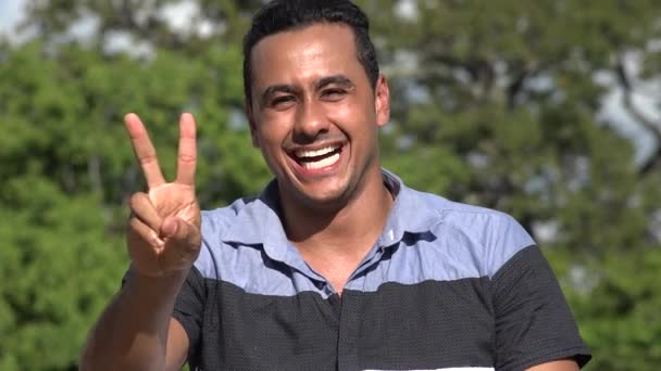 Дорослий Латиноамериканського Людина Жест Миру — стокове відео