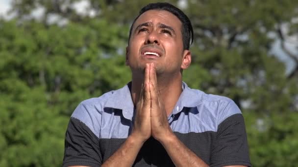 祈祷成年西班牙男子 — 图库视频影像