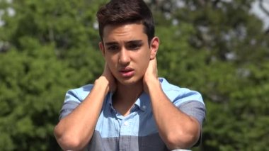 Erkek İspanyol Genç vurguladı