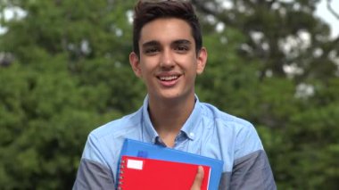 Üzgün erkek İspanyol öğrenci