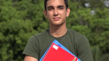 Erkek asker askere ve eğitim