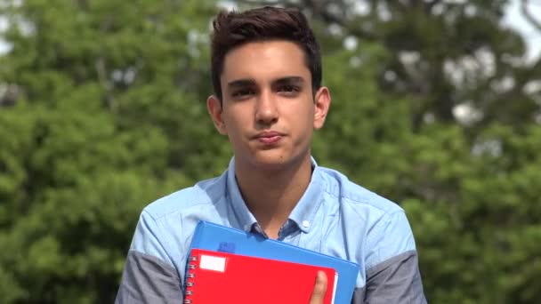 Adolescente Feliz Estudiante Hispano Masculino — Vídeo de stock