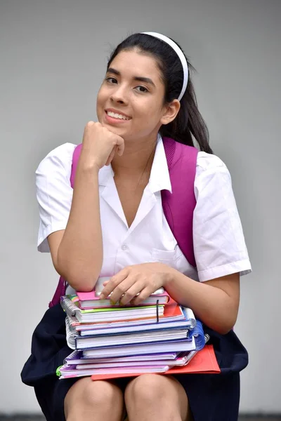 Escuela Chica Toma Decisiones Usando Uniforme Escolar — Foto de Stock