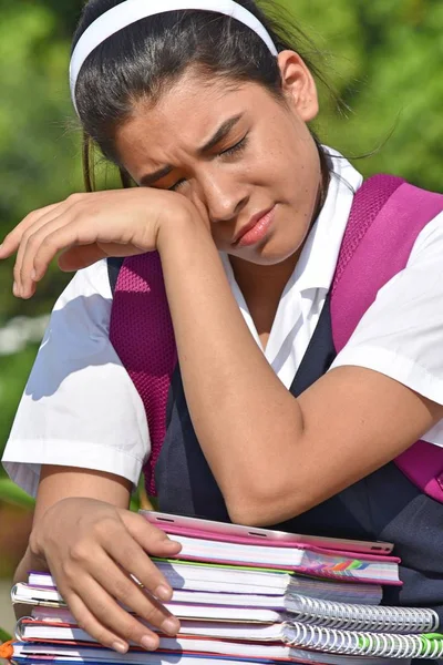 Gözü Yaşlı Katolik Kolombiya Kız Öğrenci — Stok fotoğraf