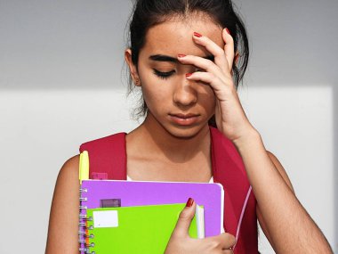 Bir mutsuz kız öğrenci