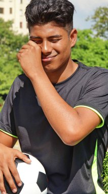 Erkek futbol oyuncusu ve üzüntü