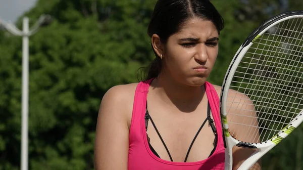 Kızgın atletik tenis oyuncu genç erkek