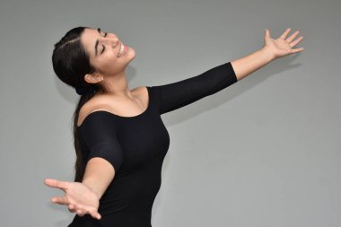 Sevimli Genç kız dans