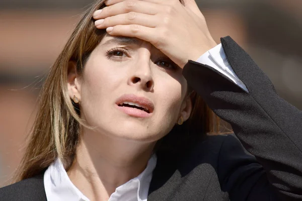 Geschäftsfrau Mit Kopfschmerzen Trägt Anzug — Stockfoto