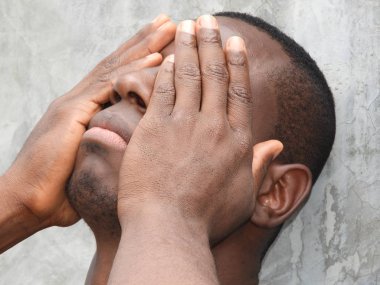 Utanç verici bir tıraşsız erkek