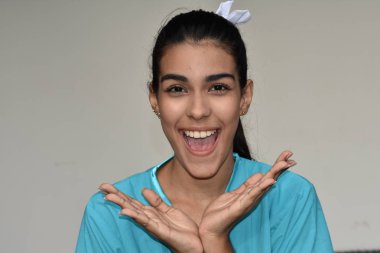 Sevimli erkek hemşire şaşırttı