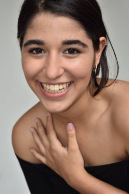 Oldukça genç bir kız