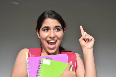 Bir fikir olan kız öğrenci