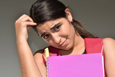 Endişeli genç kız öğrenci