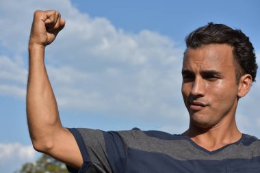 Tonda genç Kolombiyalı erkek