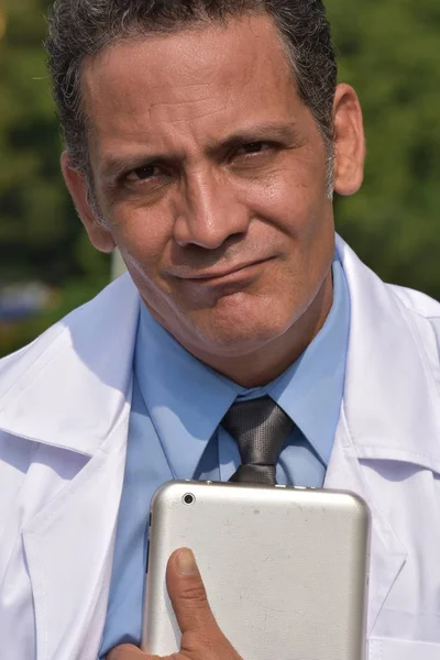 Infeliz Macho Doctor Usando Laboratorio Capa — Foto de Stock