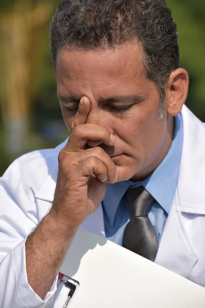 Homme Médecin Anxiété Portant Blouse Laboratoire — Photo