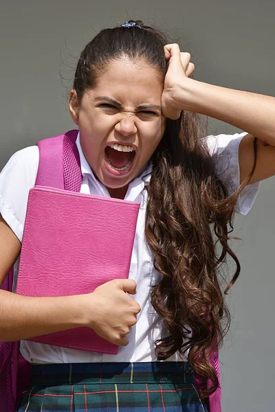 受压力的天主教哥伦比亚女孩学生穿着校服和笔记本 — 图库照片