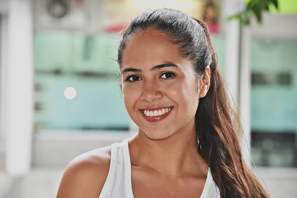 Menina Colombiana Bonito Com Cabelo Longo — Fotografia de Stock