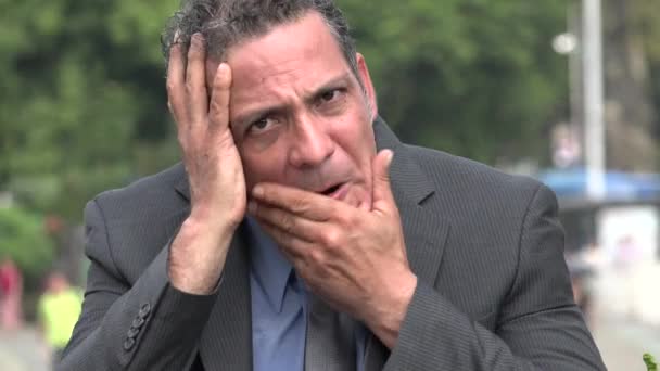 Ansioso Nervoso Adulto Hispânico Empresário — Vídeo de Stock