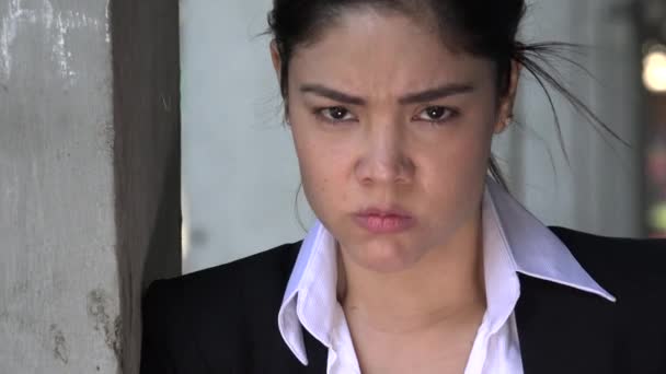 愤怒的西班牙裔女人 — 图库视频影像