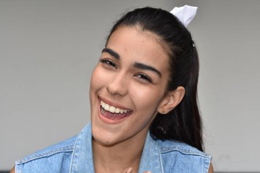 Sevimli Genç ve kahkaha