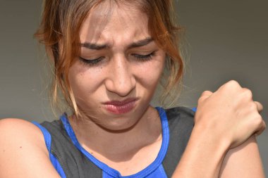 Güzel kadın ve ağrı