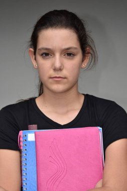 Heyecansız İspanyol kız öğrenci