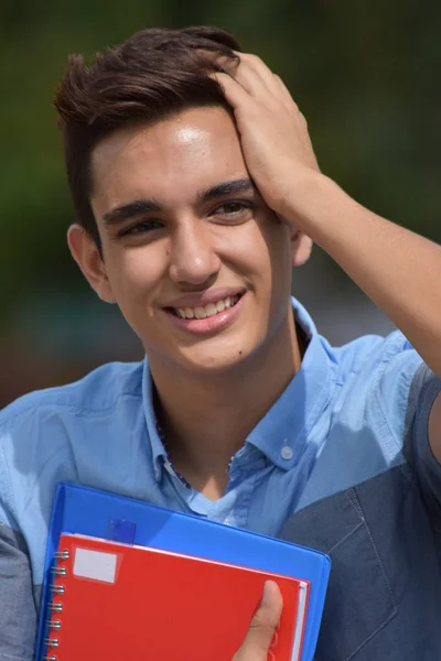 Hispânico Masculino Estudante Querendo Saber — Fotografia de Stock