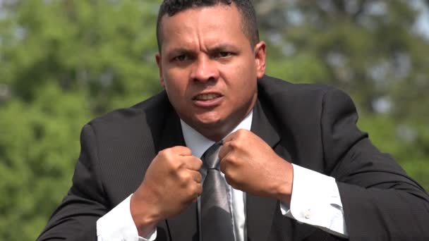 Wütender Hispanischer Männlicher Geschäftsmann — Stockvideo