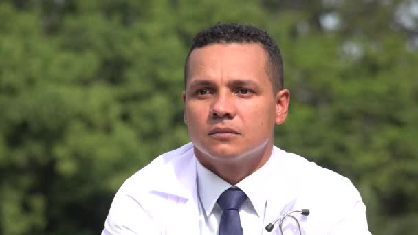 Triste Hispanique Mâle Docteur — Video