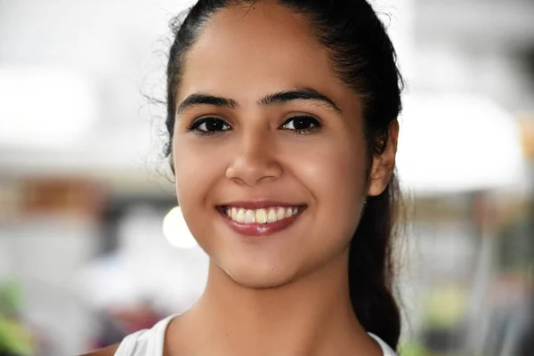 Bonito Colombiano Fêmea Sorrindo — Fotografia de Stock