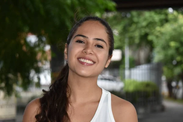 Uma Adolescente Feliz Feminino — Fotografia de Stock