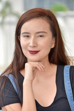 Bir çekici kadın düşünme