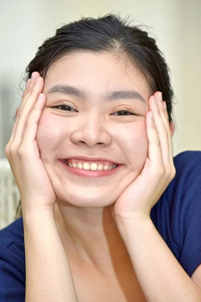 Una Hembra China Sonriendo — Foto de Stock