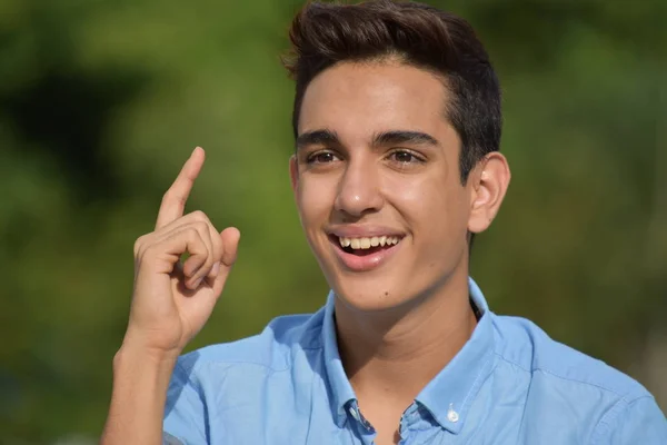 Jovem Colombiano Masculino Tendo Uma Ideia — Fotografia de Stock