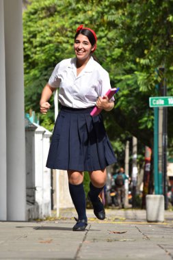 Kız öğrencinin okula acele