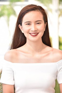 Gülümseyen güzel Filipina erkek