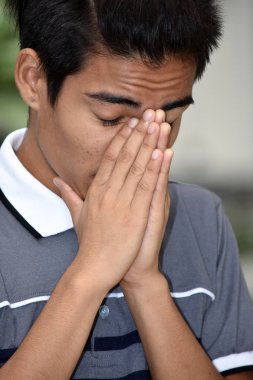 Üzgün farklı insan