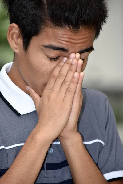 Üzgün farklı insan